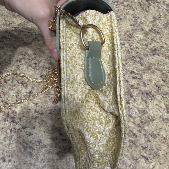 Brand New Chic Woven Crossbody With Gold Chain & Tassel Accent - Picture 11 of 11